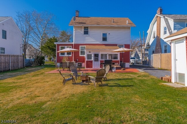 Building Photo - 1177 Mooney Pl