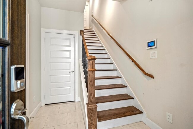Building Photo - 2806 Grand Fountains Dr