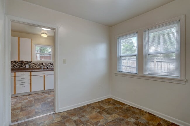 Building Photo - 1902 Washington Ave