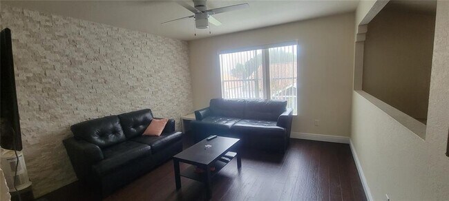 Foto del edificio - 6434 Pinewood Dr