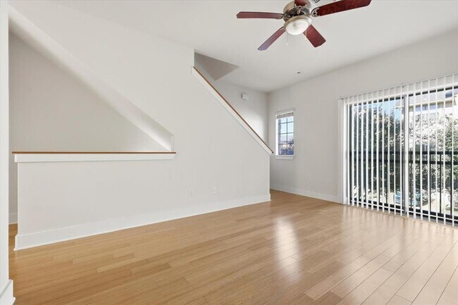 Foto del edificio - 13420 Lyndhurst St