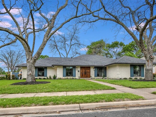 Foto del edificio - 9015 Collinfield Dr