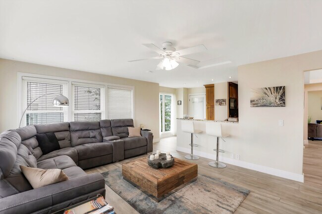 Foto del edificio - 1642 Rainbow Ct