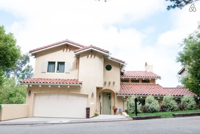 Building Photo - 2202 Leimert Blvd