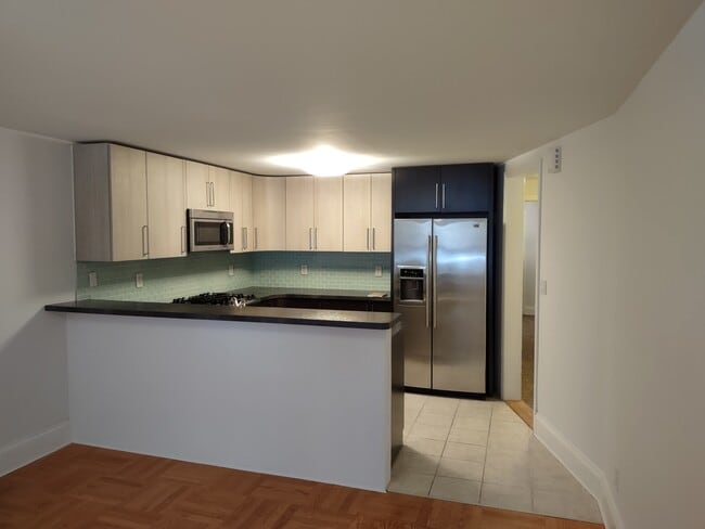 Large, gourmet kitchen - 439 73rd St