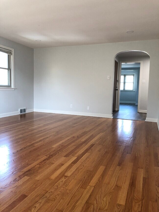 3846 S Herman St, Milwaukee, WI 53207 Apartments in Milwaukee, WI