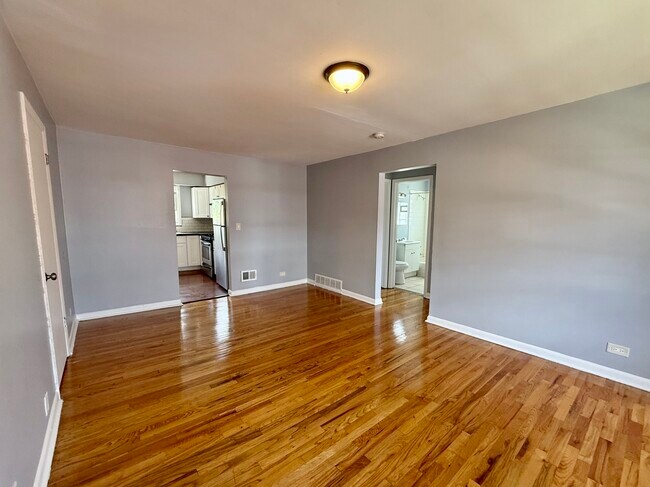Foto del edificio - 122 N Menard Ave