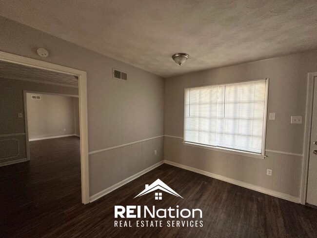 Foto del edificio - Spacious 4BR/2BA Memphis Rental with 2-Car Garage, Hardwood Floors & Fireplace