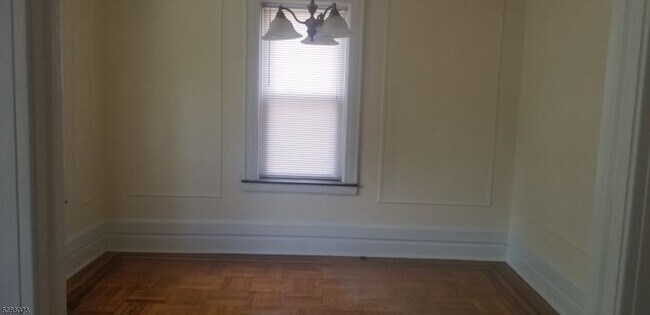 Building Photo - 47 N Fullerton Ave