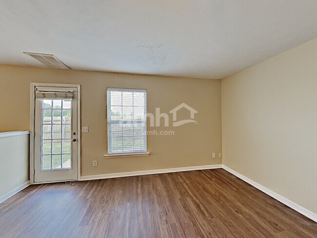 Foto del edificio - 111 Dreville Dr