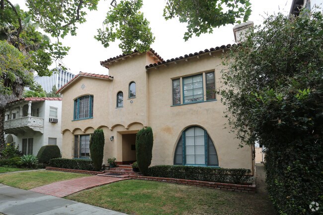 Building Photo - 136 S Oakhurst Dr