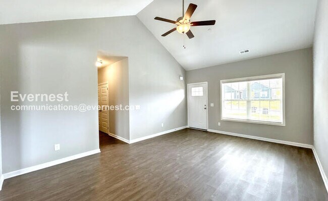 Building Photo - Limited Time Special Offer/ 4 Bed/2 Bath H...