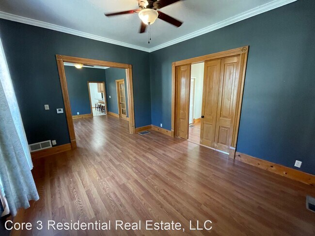 Building Photo - 3 br, 1 bath House - 404 W Division St