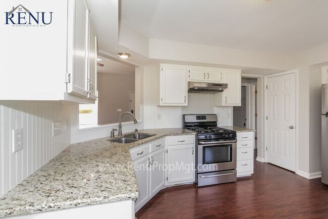 Foto del edificio - Now Available!