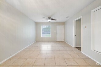 Building Photo - 806 Judy Dr