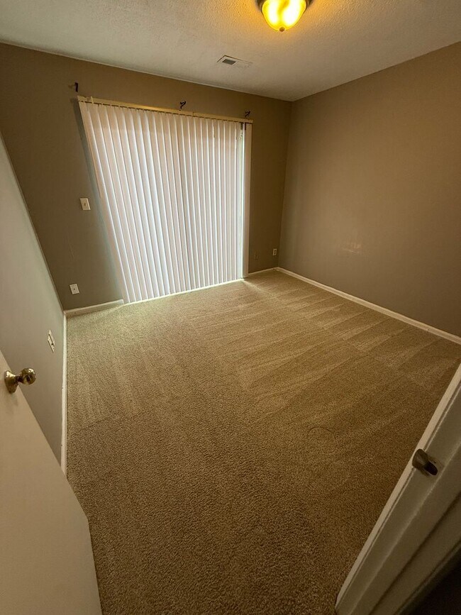 Foto del edificio - 3704-1 Nealshire Drive