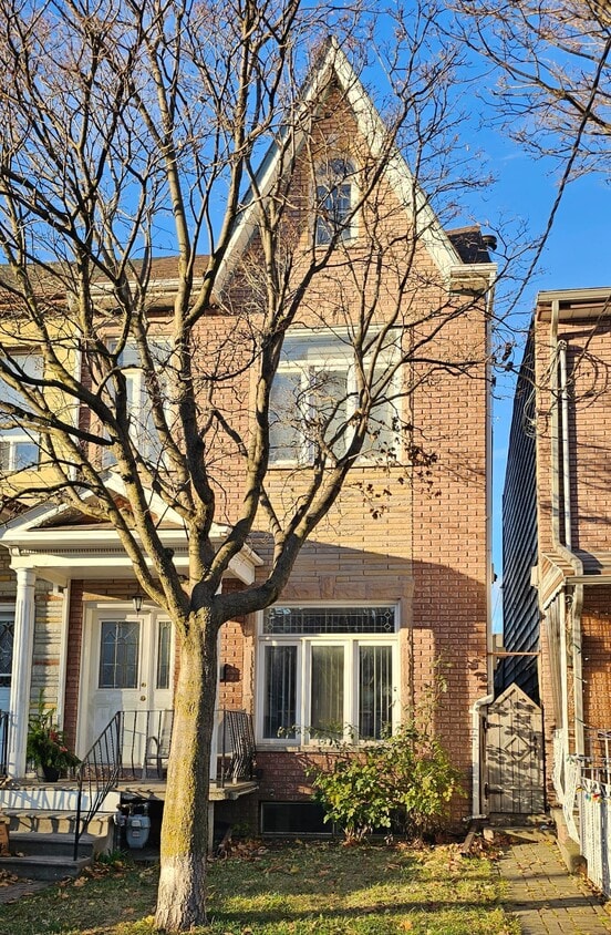 Primary Photo - 74 Argyle St