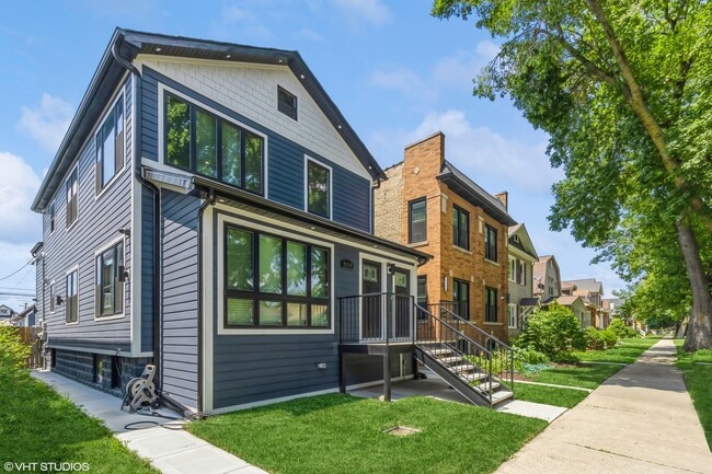 Building Photo - 5306 N Luna Ave