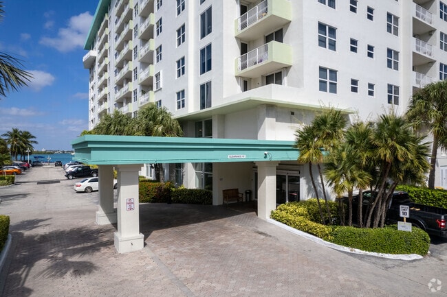Building Photo - Island Pointe Condominiums
