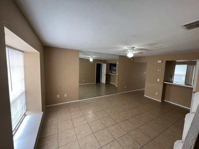 Building Photo - 1724 Bentley Blvd