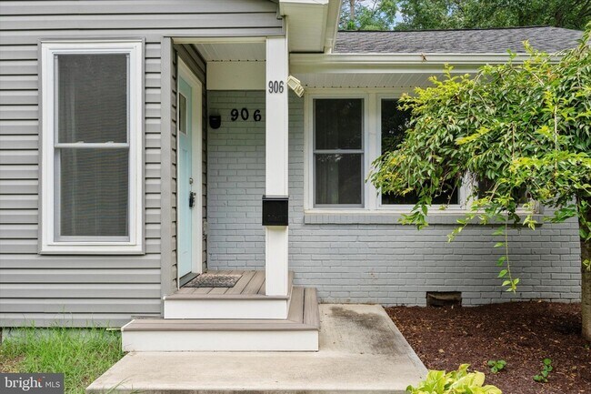 Foto del edificio - 906 Monroe St