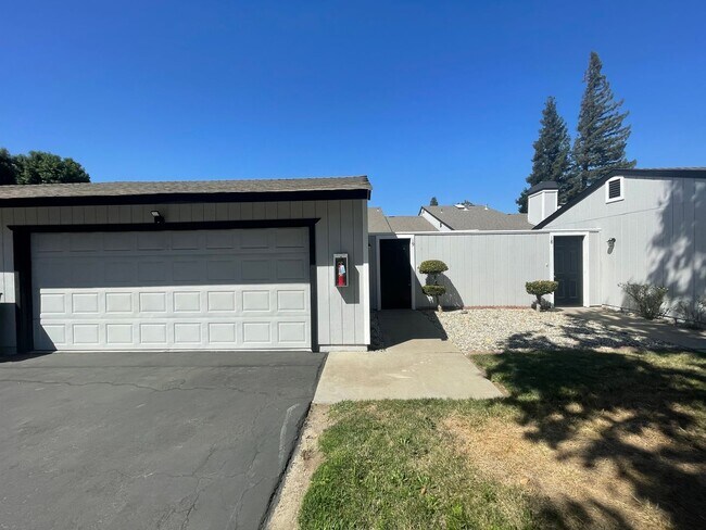 Building Photo - 2 bedroom single story with attached 2 car garage!