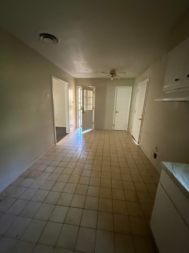 Building Photo - 820 Archie Dr