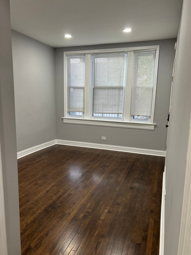 Building Photo - 3145 W 42nd St