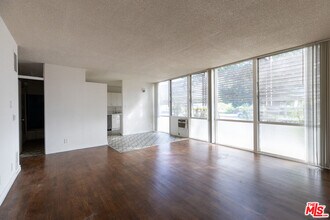 Building Photo - 11133 Rose Ave