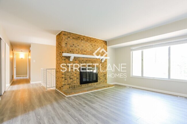 Building Photo - NOW OFFERING FIRST MONTH FREE IF LEASE SIG...