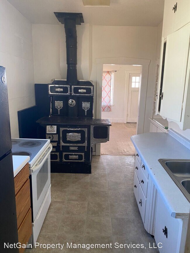 Building Photo - 3 br, 2 bath House - 25 N 400 W