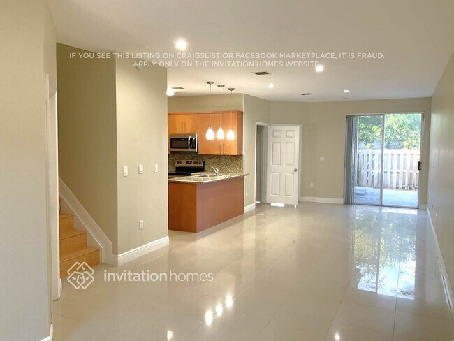 Foto del edificio - 7663 N Southwood Cir