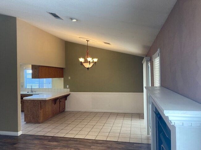 Building Photo - Charming North Merced Home 3 beds 2 baths