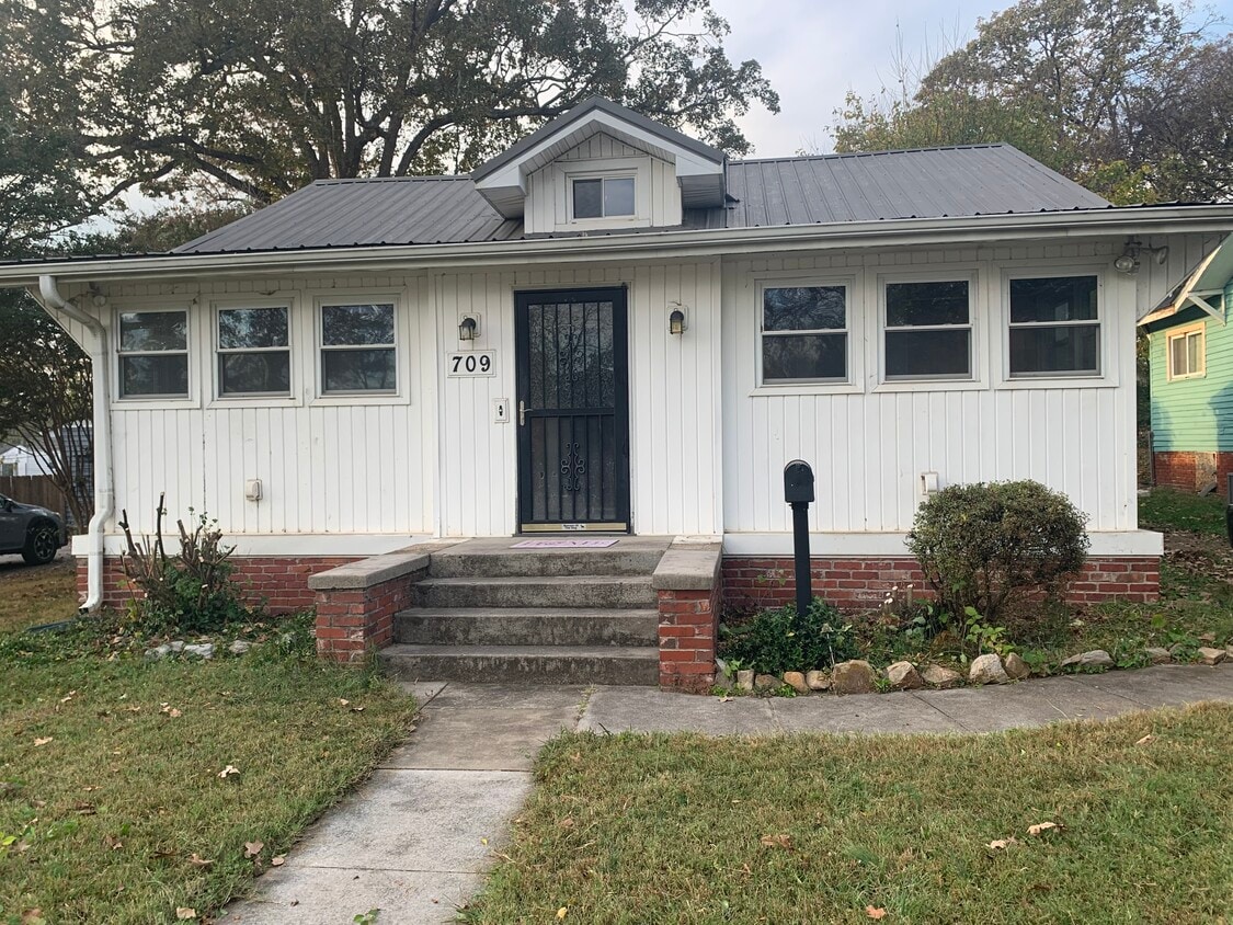 Front Door - 709 E Oldham Ave