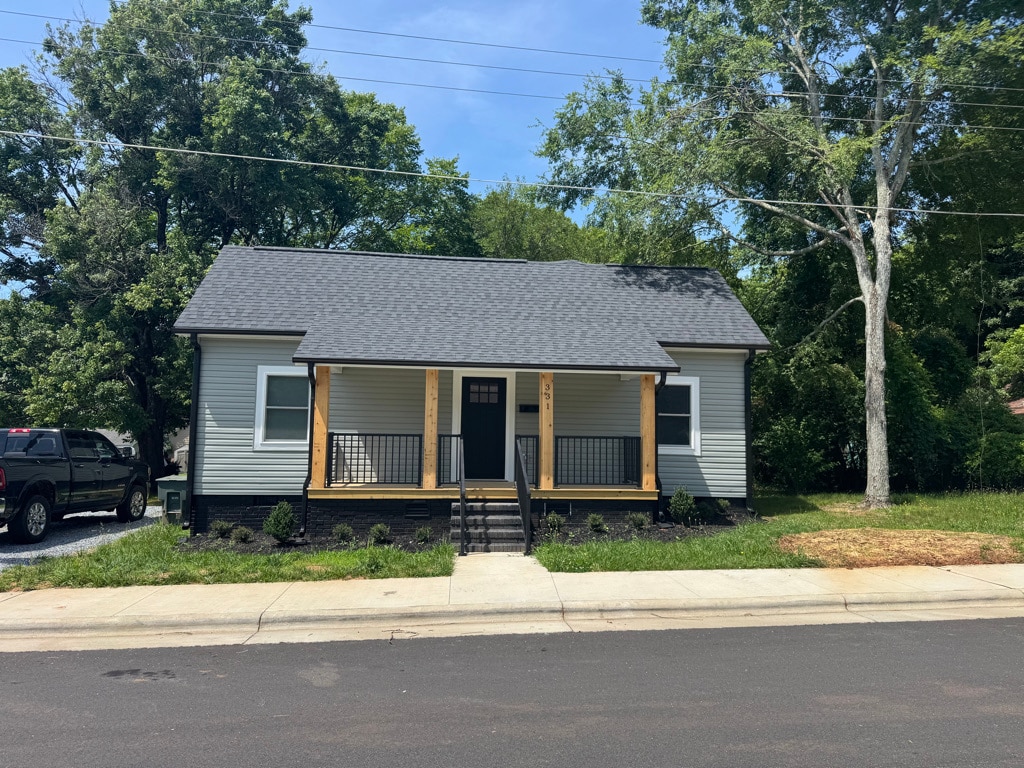 Primary Photo - 331 E Lowrance Ave