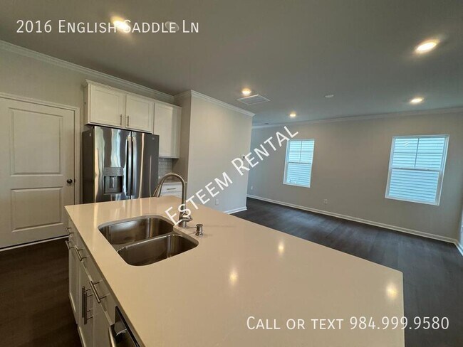 Foto del edificio - 2016 English Saddle Ln