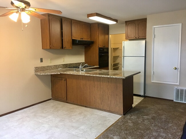 Photo - 1489 St James Pky Townhome