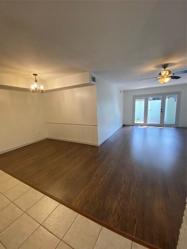 Building Photo - 12970 Trail Hollow Dr