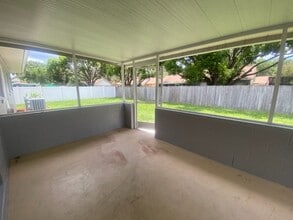 Building Photo - 8610 Oak Bluff Dr