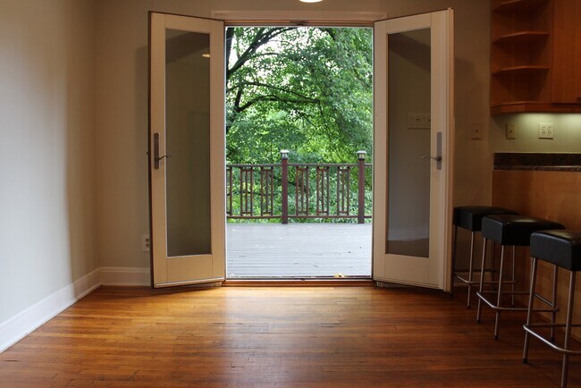 Foto del edificio - 6107 Maylane Dr