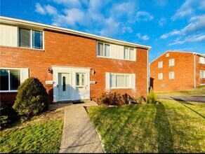 Building Photo - 355 Macassar Dr