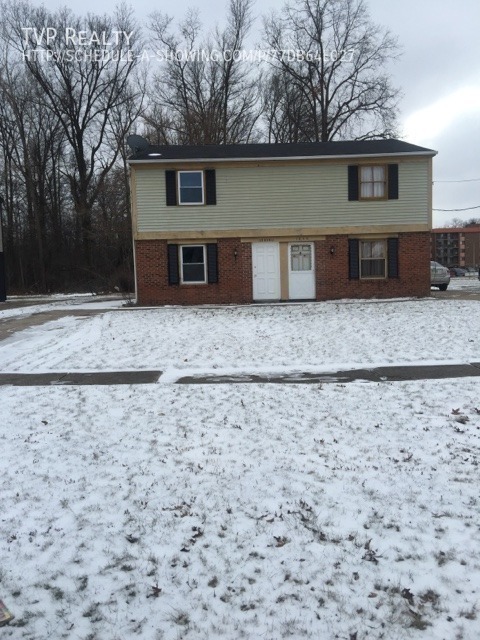 Foto principal - 2 bedroom 1.5 bath townhouse in South Lorain!