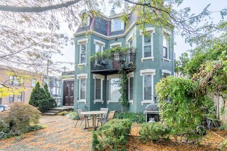 Building Photo - 1371 N High St