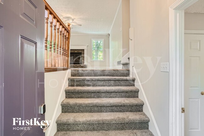 Foto del edificio - 6215 Little Ridge Rd