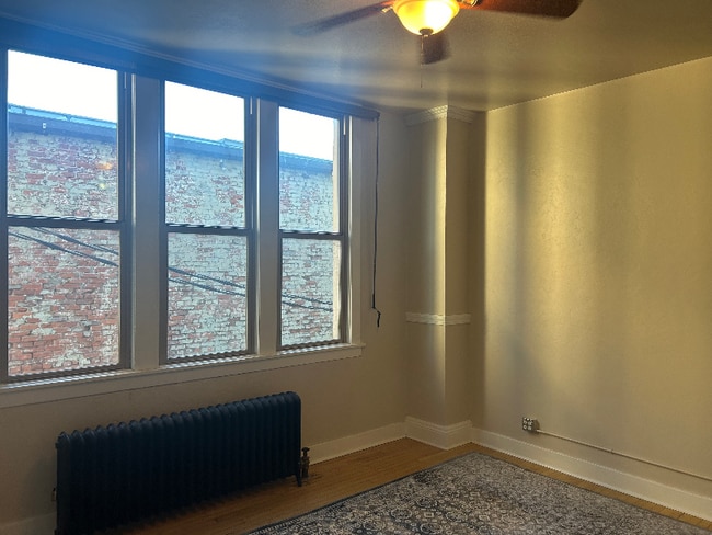 Foto del edificio - 111 Broadway Ave