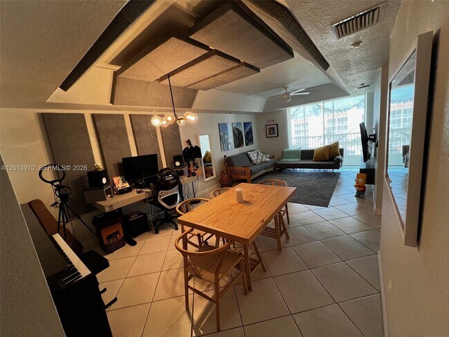 Foto del edificio - 10710 NW 66th St