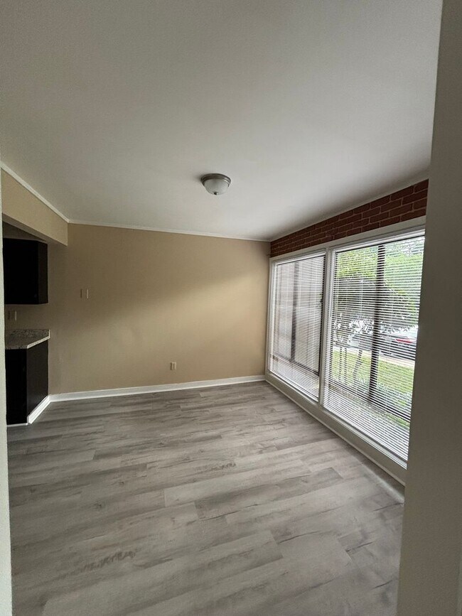 Foto del edificio - New Listing - Don't Miss Out!