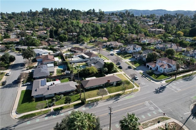 Foto del edificio - 1483 W Cypress Ave