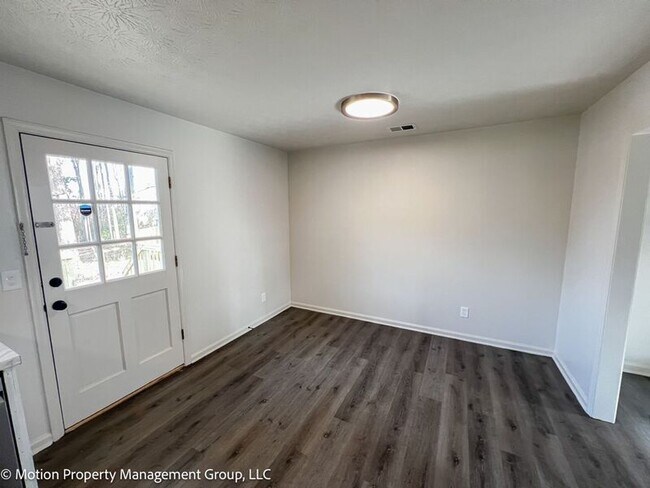 Foto del edificio - 1330 Hillcrest Dr