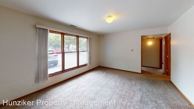 Building Photo - 2 br, 2 bath Apartment - 145 N. Hyland 145...